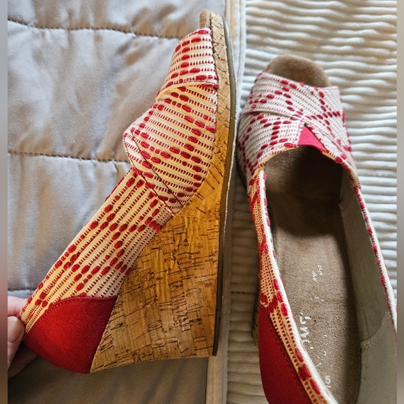 Toms Red and Cream Cork Wedge Peep Toe Shoes Size 8.5 - Picture 7 of 7